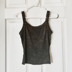 Ribbed crop sleeping tank top